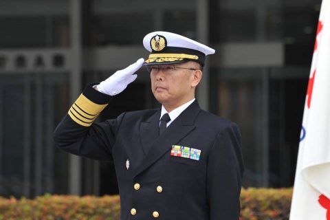 防衛省にて行われた海上幕僚長 離着任式の様子