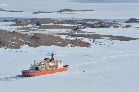 第５８次南極地域観測協力（しらせ）防衛省・文部科学省・海上自衛隊