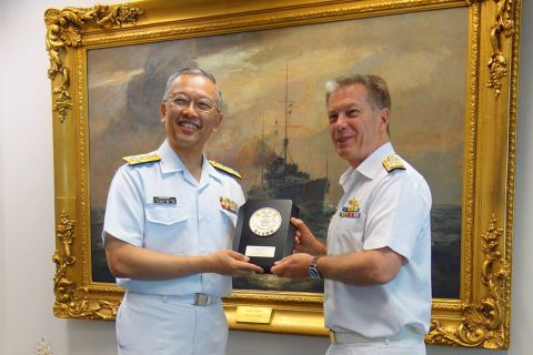 海上幕僚長はオーストラリア海軍本部長からの公式招待に応じ同国を訪問