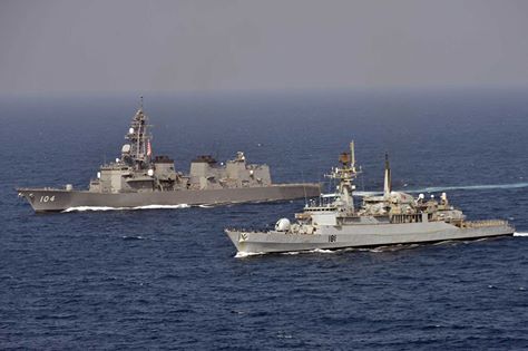 海上自衛隊　パキスタン海軍艦艇との共同訓練(駆逐艦ＴＡＲＩＱ)
