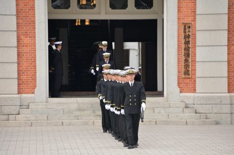 海自平成２８年度 一般幹部候補生・飛行幹部候補生課程 学校卒業式