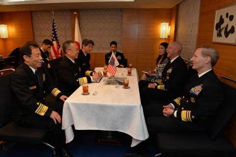 米太平洋艦隊司令官 来訪 海上幕僚長主催 懇談会の様子
