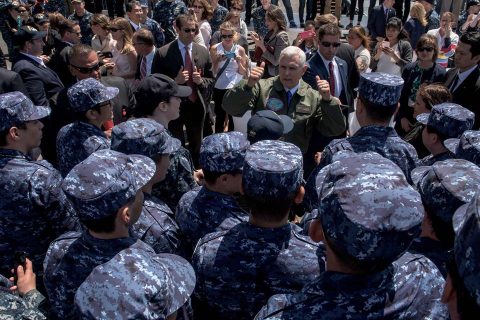 ペンス米副大統領 米海軍横須賀基地訪問/日米同盟の重要性を強調